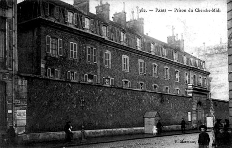 Prison_rue_du_Cherche_Midi_en_1910